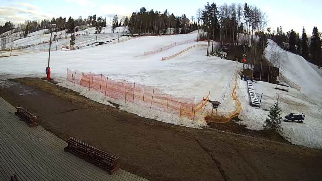 Zolotaya Dolina mountain resort in Korobitsyno village, Russia (cam #2)