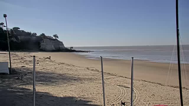 De Nons beach in Mescher-sur-Gironde town, France