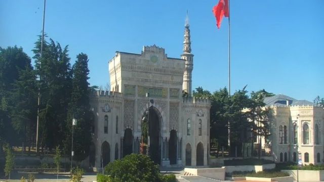 Beyazit Square in Istanbul, Türkiye